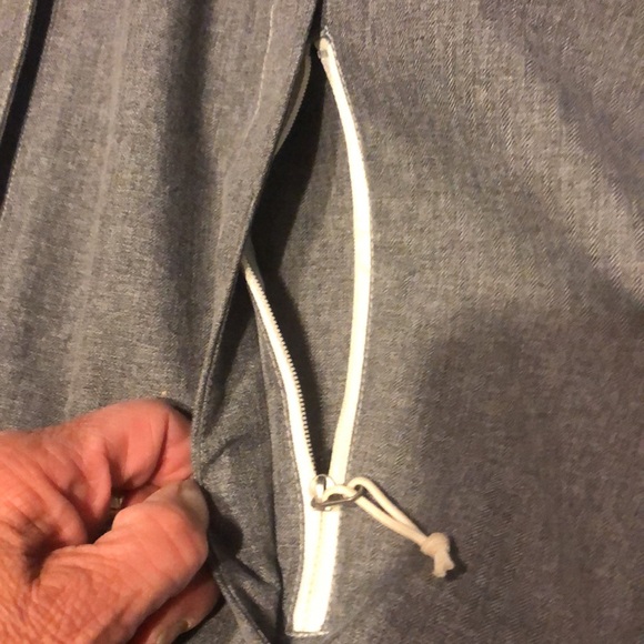 EUC The North Face 100% waterproof rain jacket - Picture 5 of 13